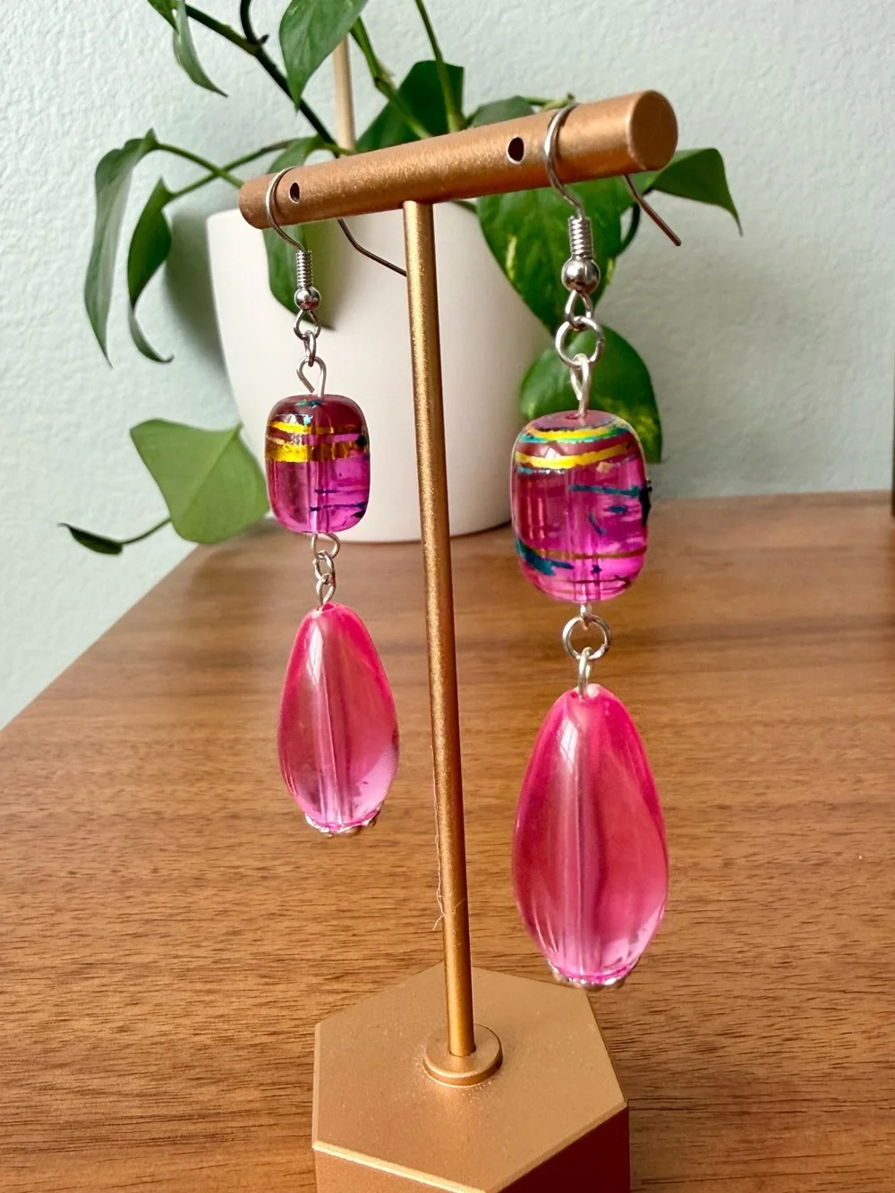 Vintage 80s Hot Pink Art Glass Lucite Drop Dangle Fish Hook Earrings Silvertone